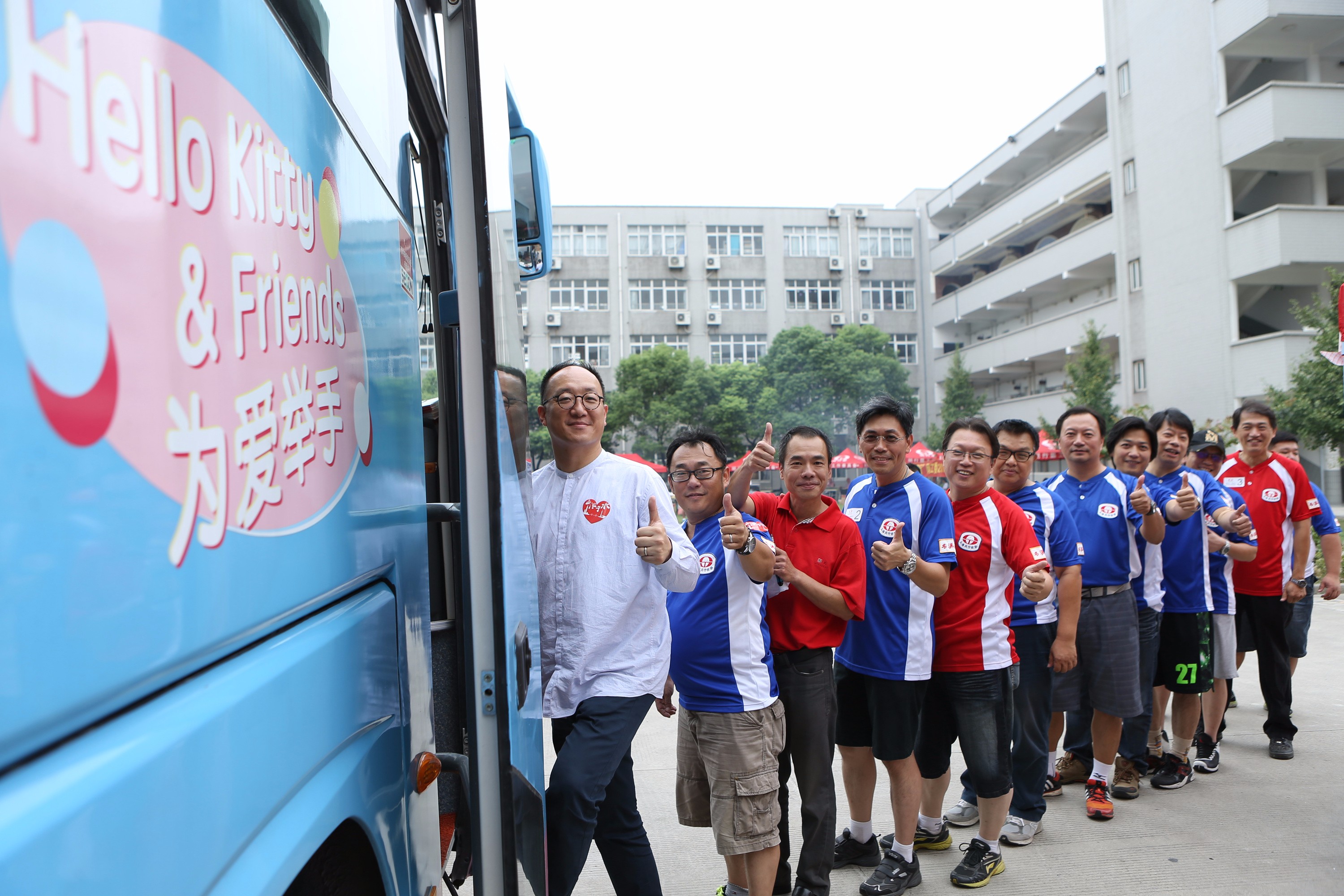 20余名在沪台胞结伴无偿献血迎中秋