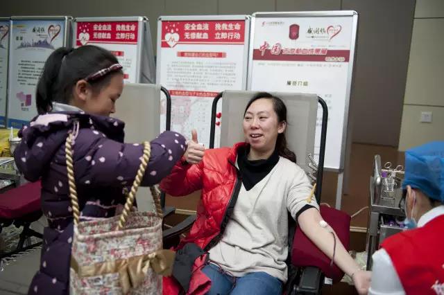 一线医务人员们无偿献血