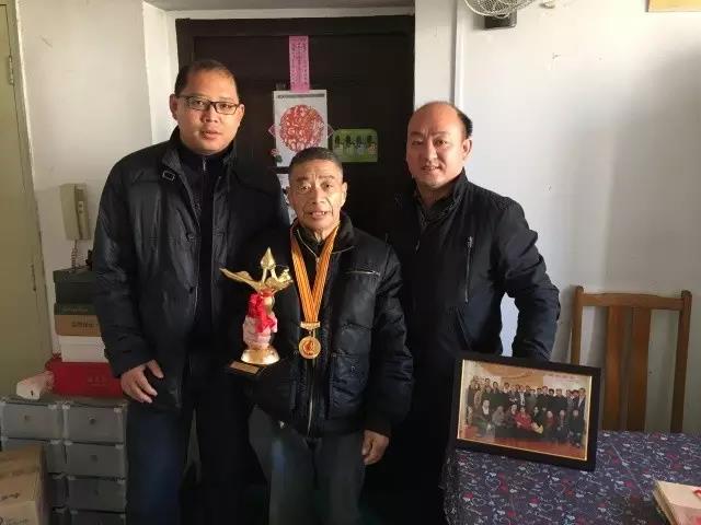 松江区血管办慰问“献血老人”陈余观