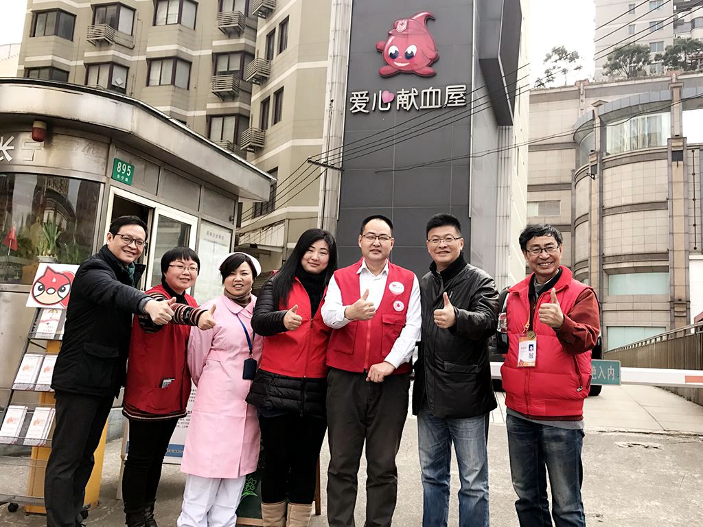 长宁区：金鸡报晓，撸起袖子加油干