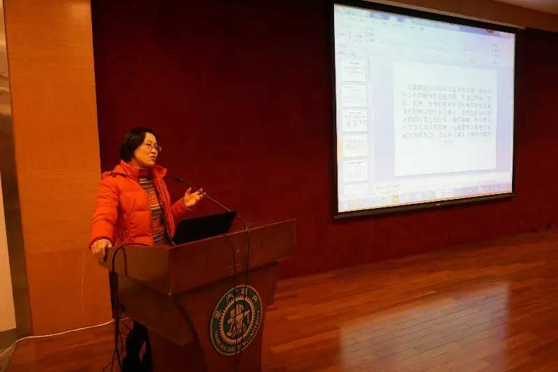 复旦大学校医院科长张一梅发言