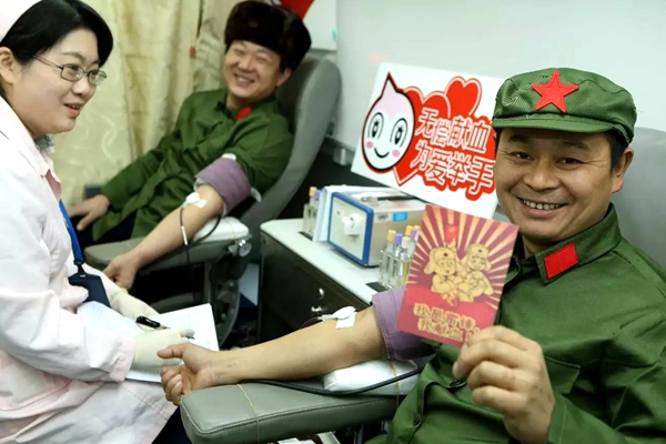 闵行区：献血救人，争做活雷锋