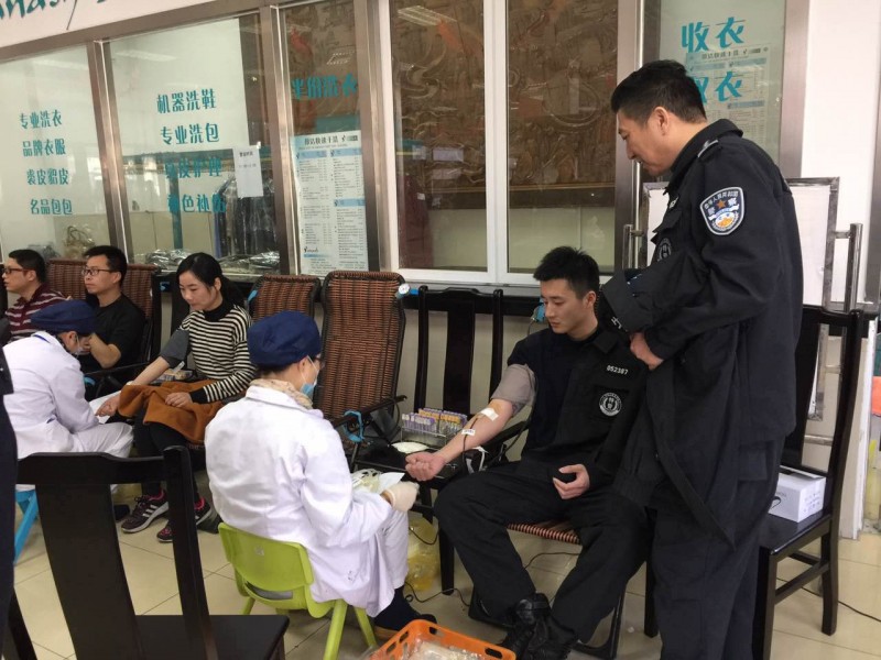 金山区：人民警察为人民