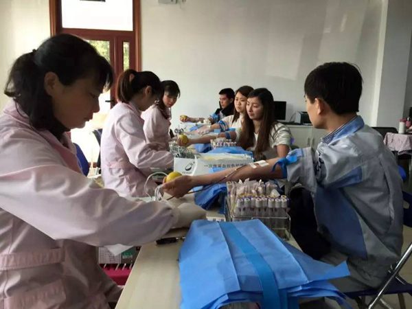 青浦区：下乡采血的一天