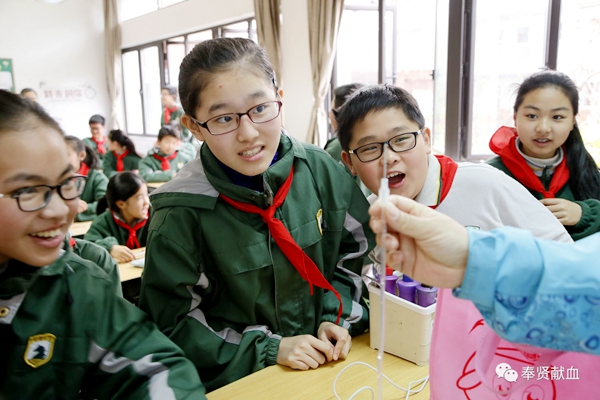 奉贤区：将无偿献血知识带进中学课堂