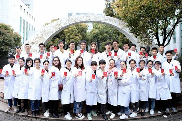 闵行区：白衣天使献热血挽救生命