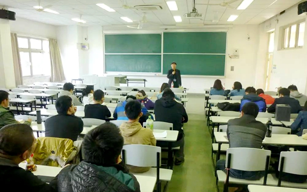 黄浦区：无偿献血宣教进上大