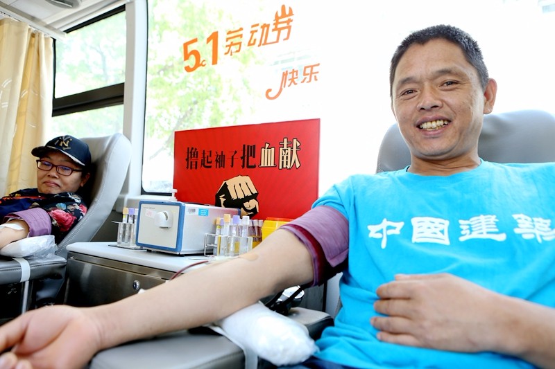 闵行区：爱心不休假  热心市民慷慨无偿献血助他人