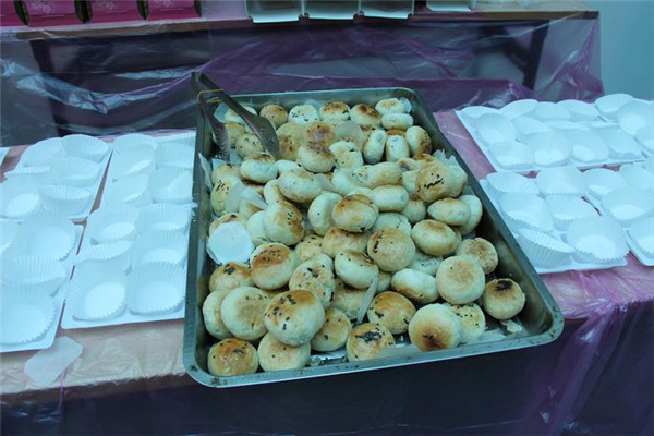 庆中秋做月饼1 (1).jpg