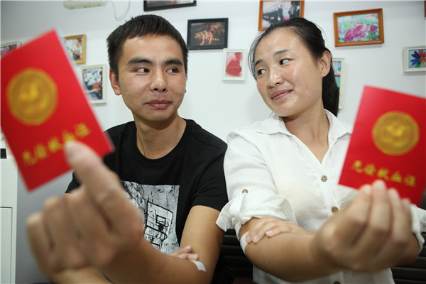 国庆长假 上海民众掀起献血热潮 (4).jpg