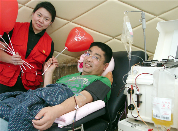 夫唱妇随，“献血达人夫妇”杨文生、赵林涛.jpg