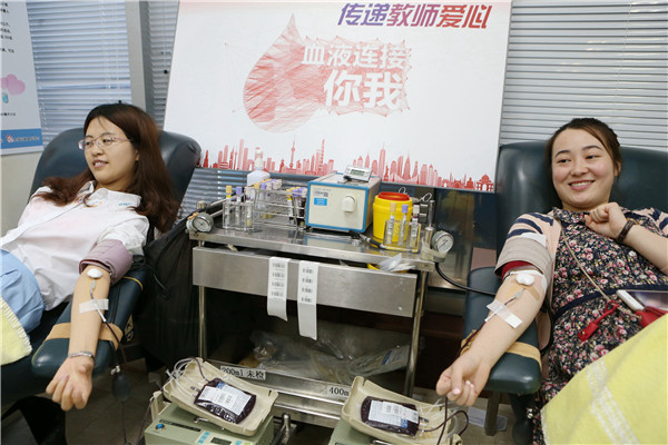 献血救人庆七一   我为党旗添光彩 (1).jpg