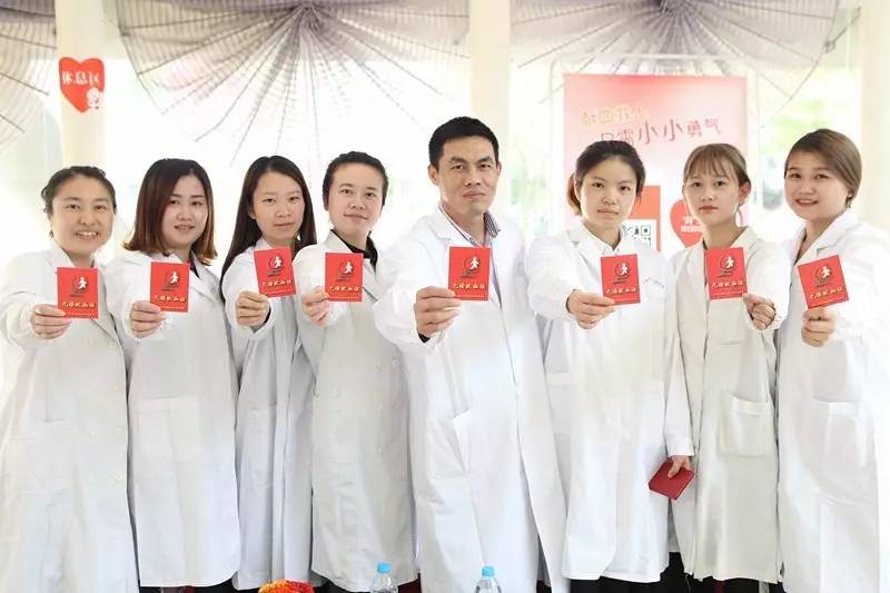 闵行区：肿瘤医院白衣天使结伴献血