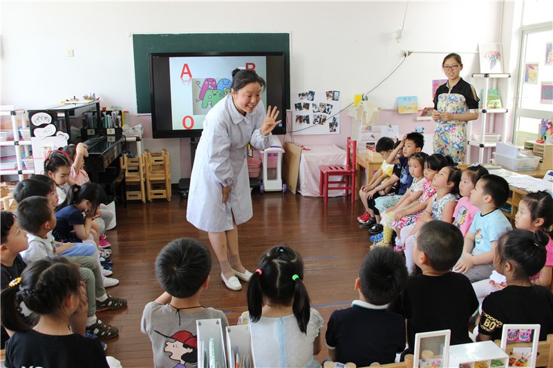 青浦区：大手携小手 爱的培育