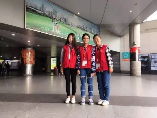 徐汇区：志愿者展开支援服务活动