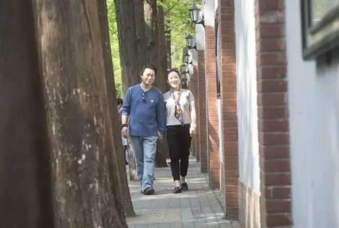 虹口区：爱心伉俪携手献血十余载