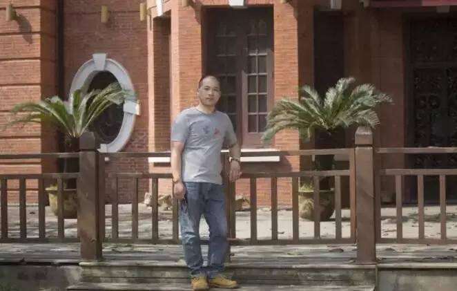 虹口区：无偿献血志愿者毛善峰