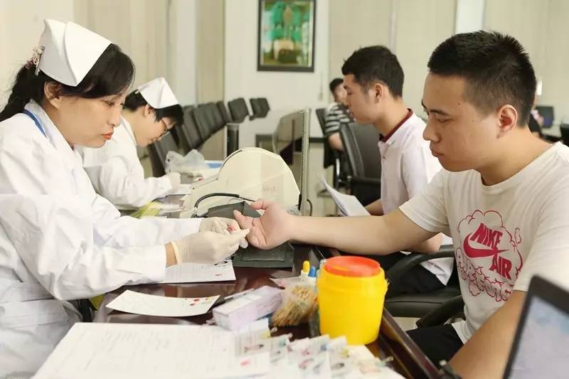 闵行区：魔都首个高温黄色预警 他们争相献血救人