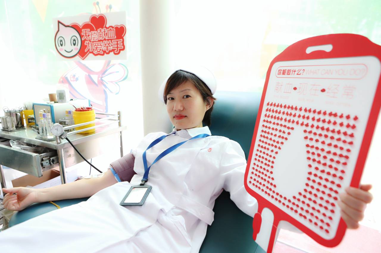 闵行区：梅陇爱心献血屋屋长秦培红第15次无偿献血