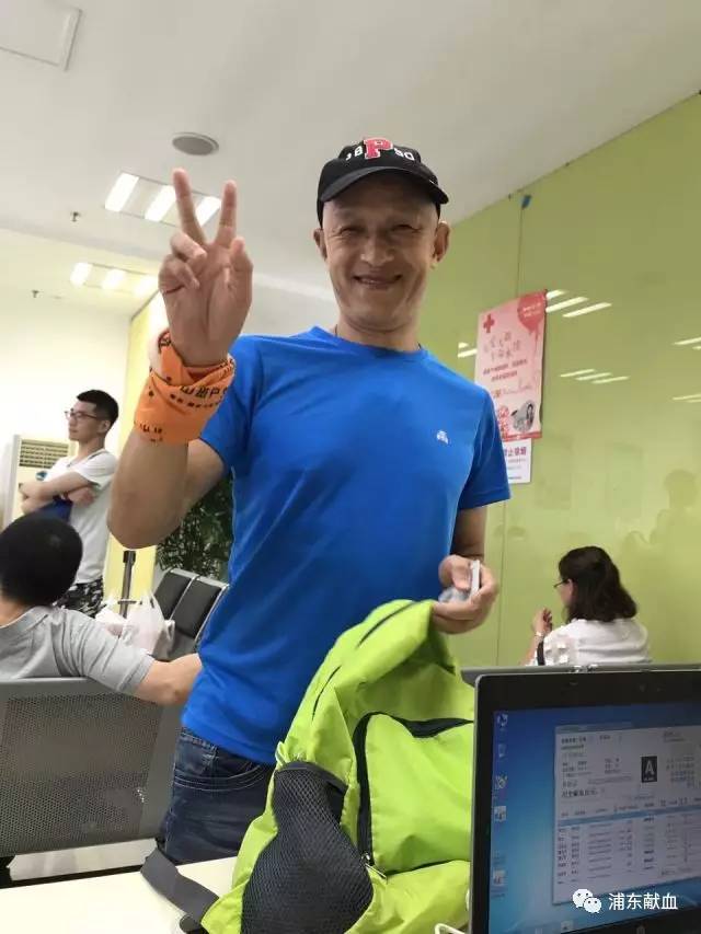 浦东新区：教师捋袖献爱心