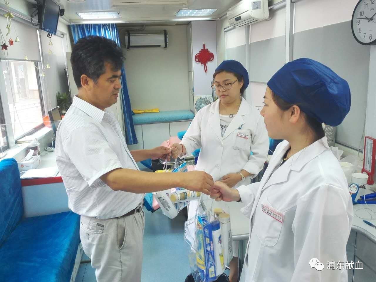 浦东新区：血站领导高温慰问一线职工