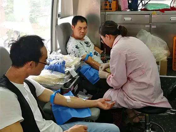 松江区：炎炎烈日下，他们在干啥？