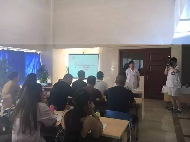 徐汇区：何故血浓于水 只因情系其中