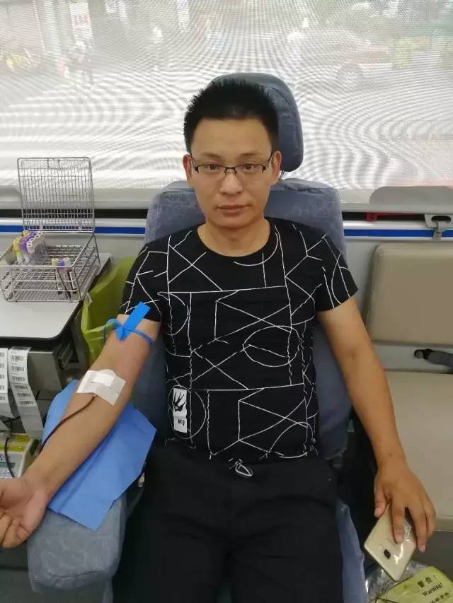 崇明区：稀有的血 博爱的心--热血“的哥”爱心接力