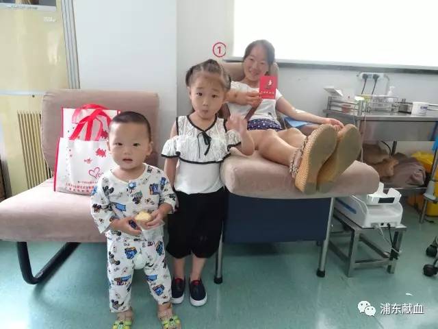 浦东新区：“熊猫侠”应急献血，为生命助力