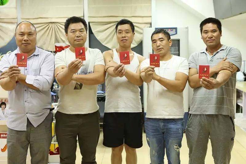 闵行区：小举动，大爱心