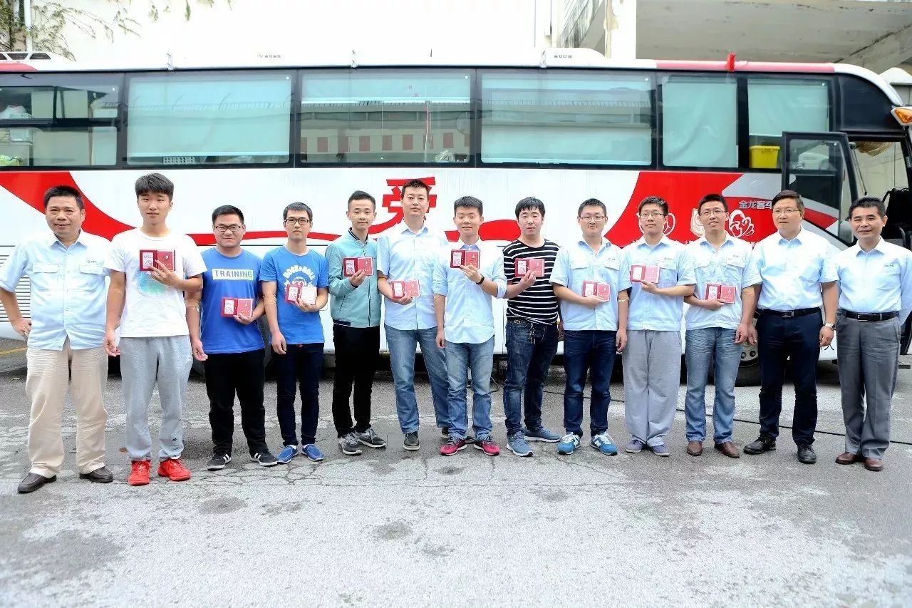 闵行区：上海电气职工捋袖献血