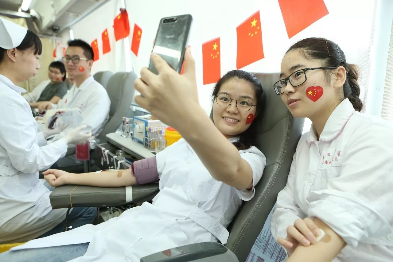 闵行区：白衣天使与职工献血迎国庆