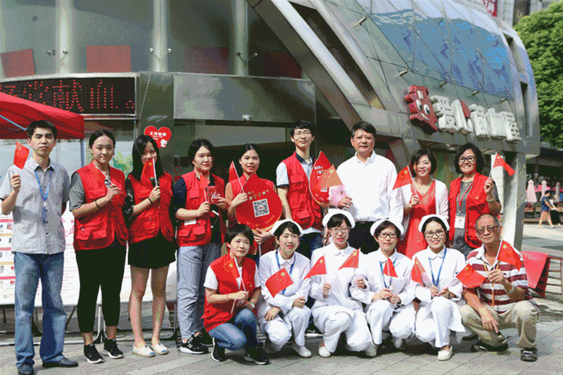 闵行区：无偿献血别样情  国庆长假首日献血点爱心涌动