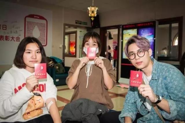 松江区：视觉艺术学院献血献爱心