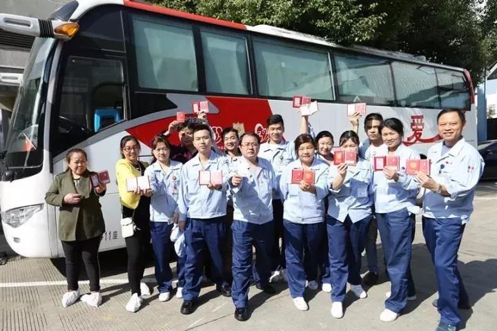 闵行区：莘庄工业区爱心员工争相献血