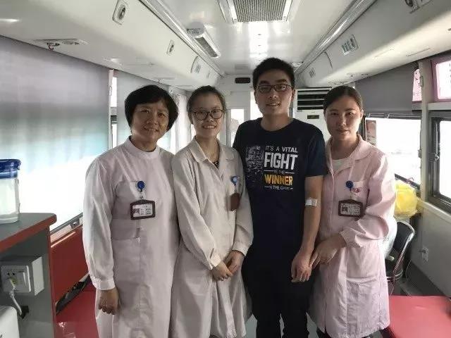 松江区：献爱心送大礼