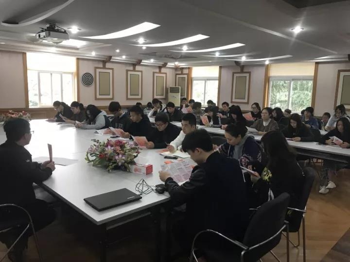 嘉定区：大学生志愿者上岗培训