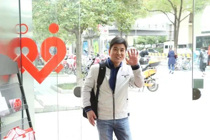 闵行区：“熊猫侠”10年献血66次