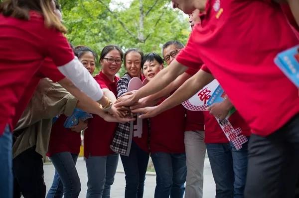 青浦区：志愿者庆节日，爱心在行动