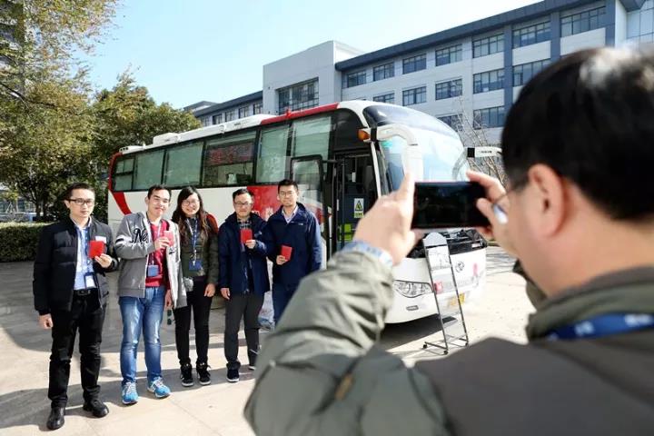 闵行区：804所职工组团捋袖献血