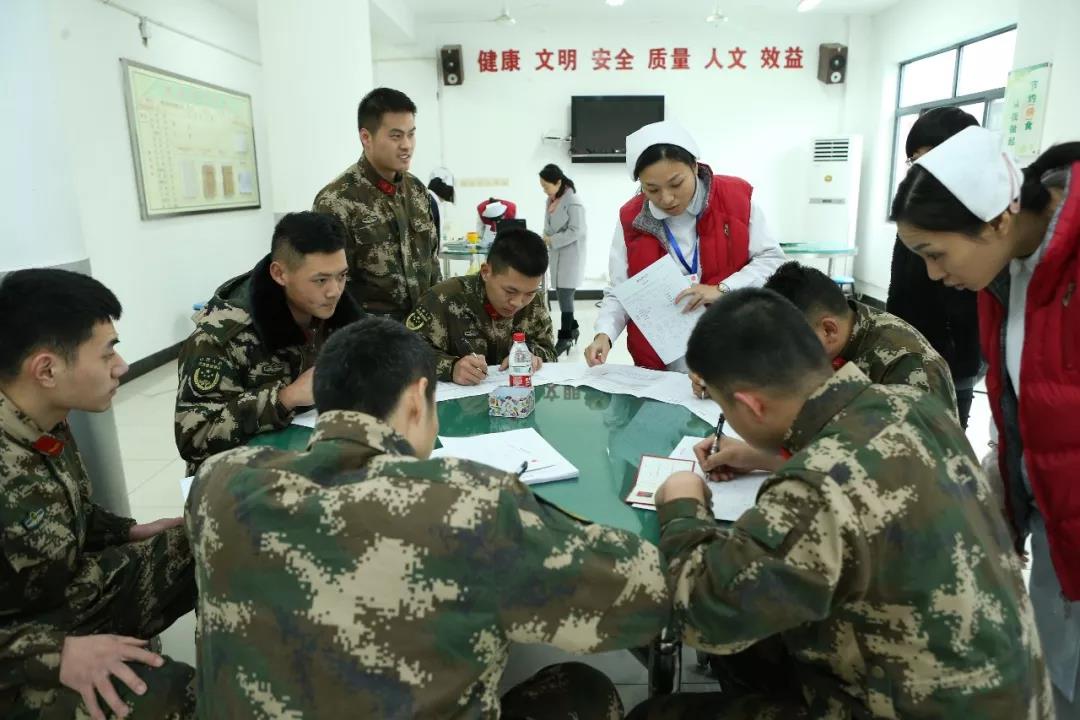 闵行区：“兵哥哥”争相献血暖人心