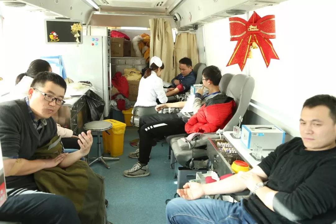 闵行区：爱心企业员工“扎堆”献血