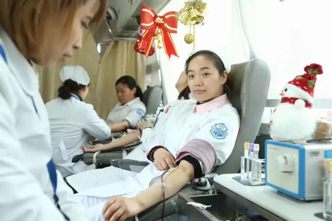 闵行区：虹桥医院白衣天使献血送平安