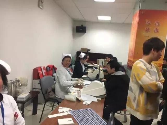 徐汇区：两街道联手开展无偿献血