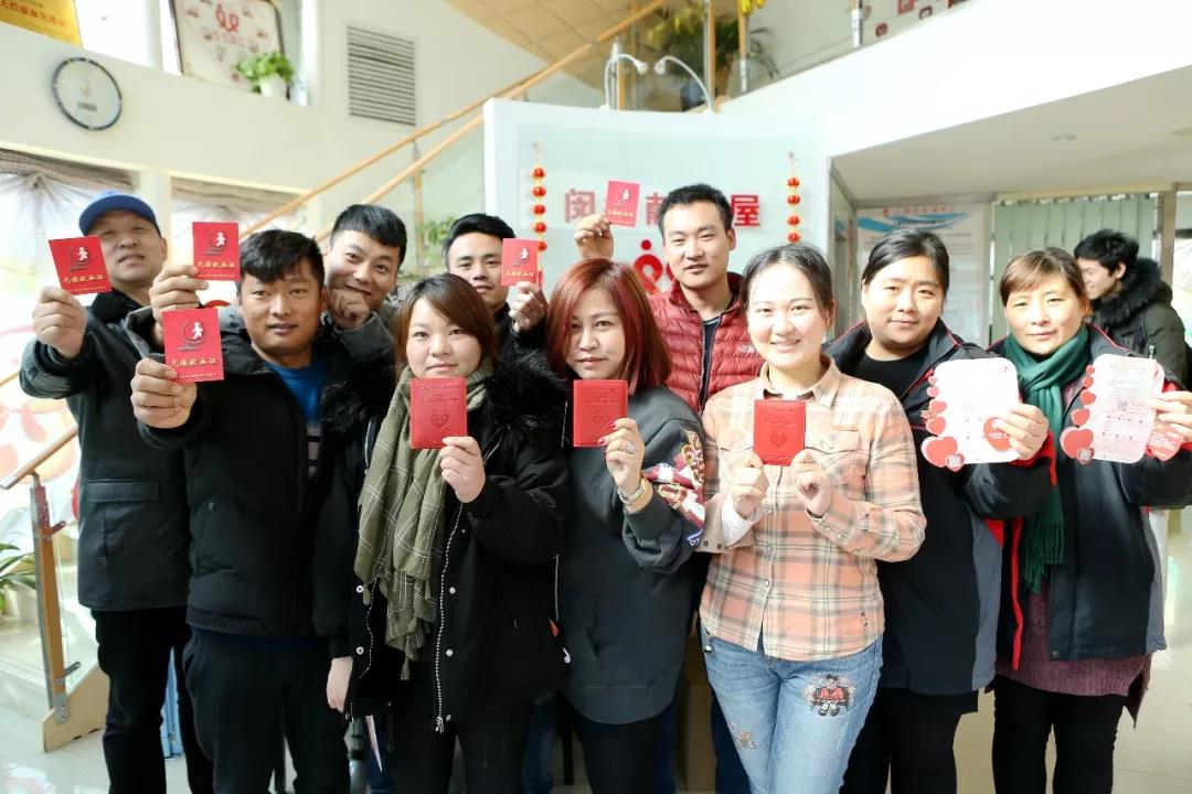 闵行区：青岛啤酒员工结伴献血