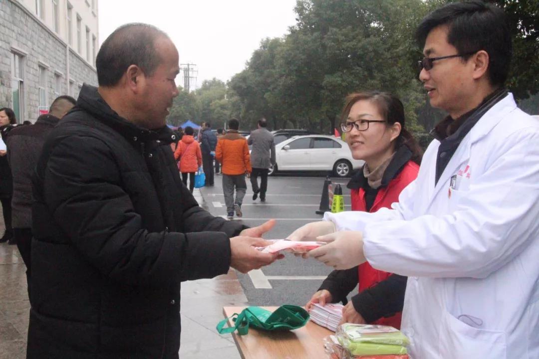 金山区：无偿献血走进浓情三月
