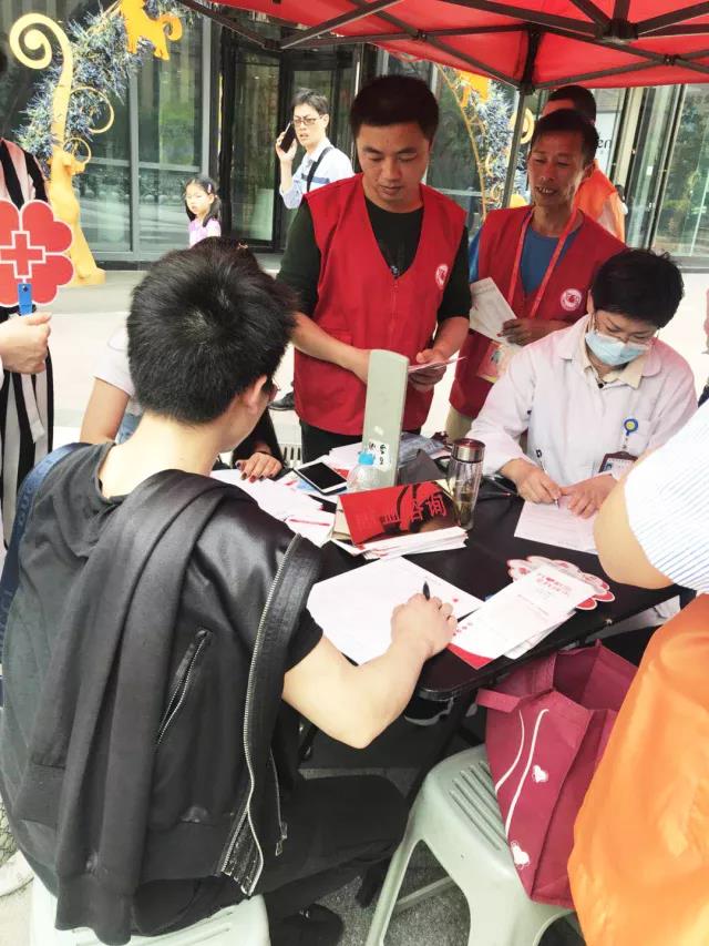 金山区：劳动最光荣，奉献最美丽