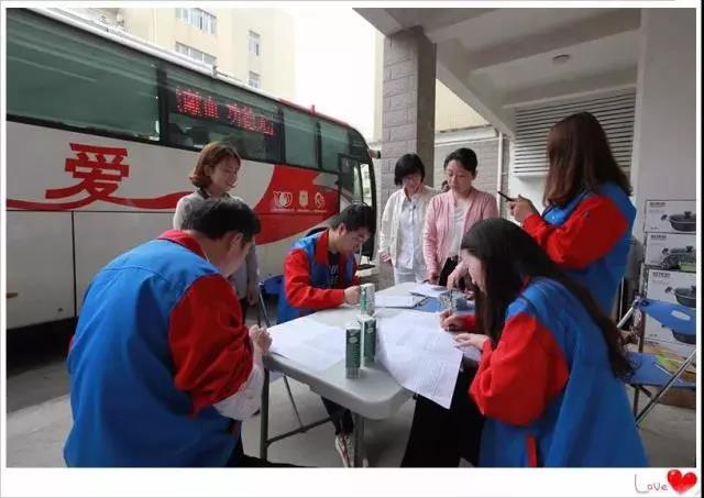 闵行区：昊佰电子阳光企业员工挥洒热血献爱心