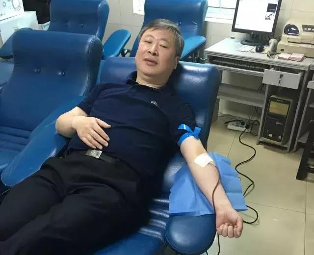崇明区：血站干部群众积极无偿献血