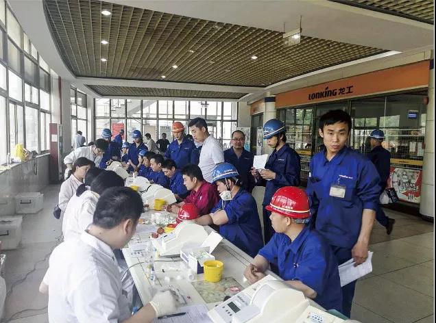 松江区：龙工上海工业园开展无偿献血活动